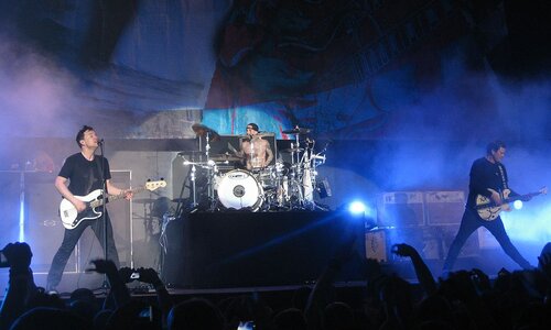 Travis Barker en concert avec Blink-182 en 2011 a San Diego