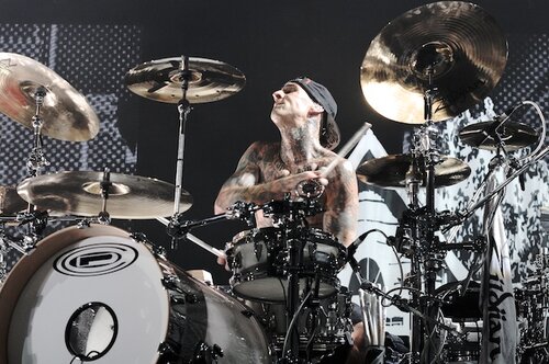 Travis Barker en concert avec Blink-182 a Montreal en 2011