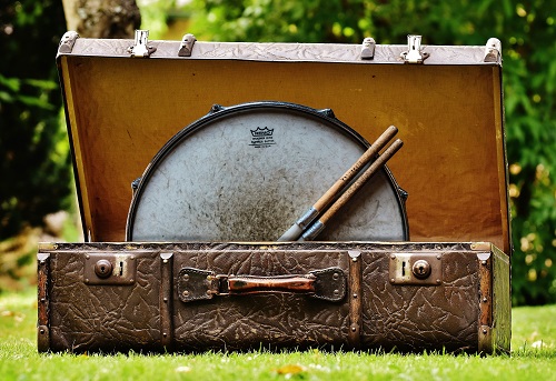 Comment choisir entre housses et etuis pour batterie acoustique